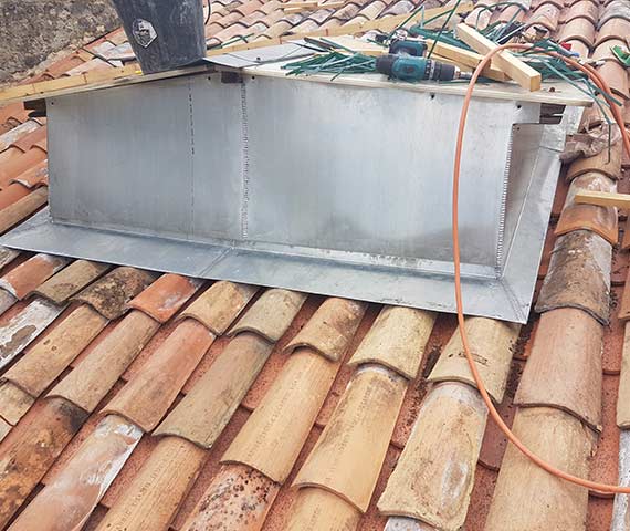 Nos artisans pour réaliser tous vos travaux de zinguerie, en neuf comme en rénovation